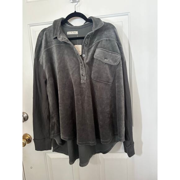 Free People Luxe Velour Shirt Slouchy Oversized Fit Gray Women's Medium NWT - Picture 3 of 5